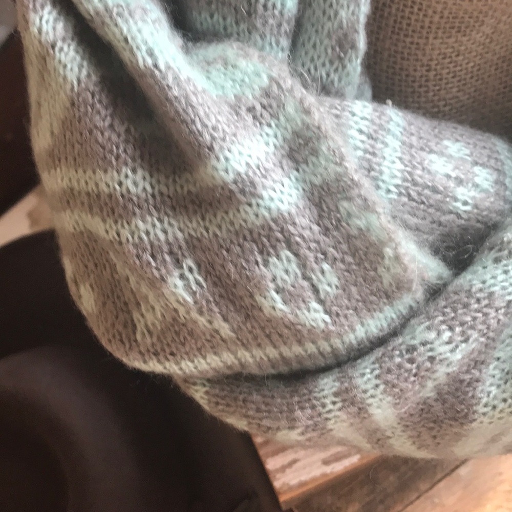 Nordic Infinity Scarf - Picture 2 of 3